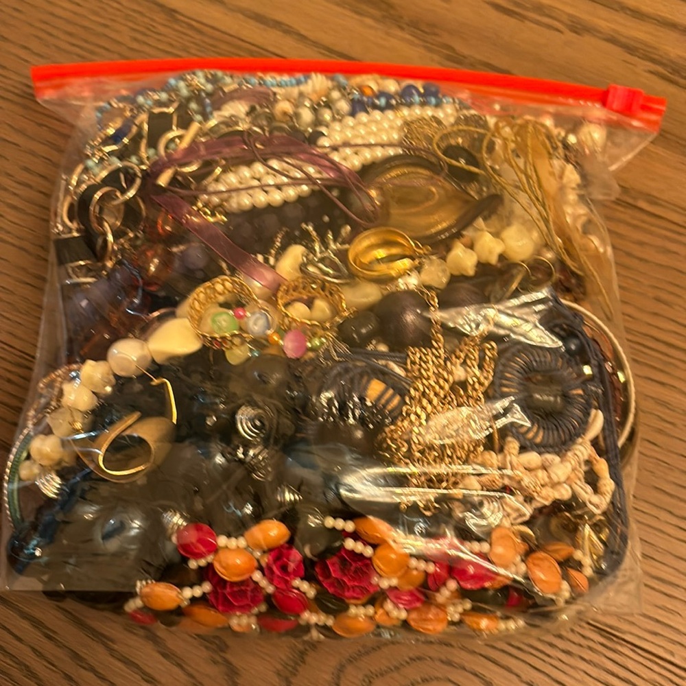 Large Mystery Jewlery bag, reseller vintage , y2k , boho mixed Jewlery 94 pieces